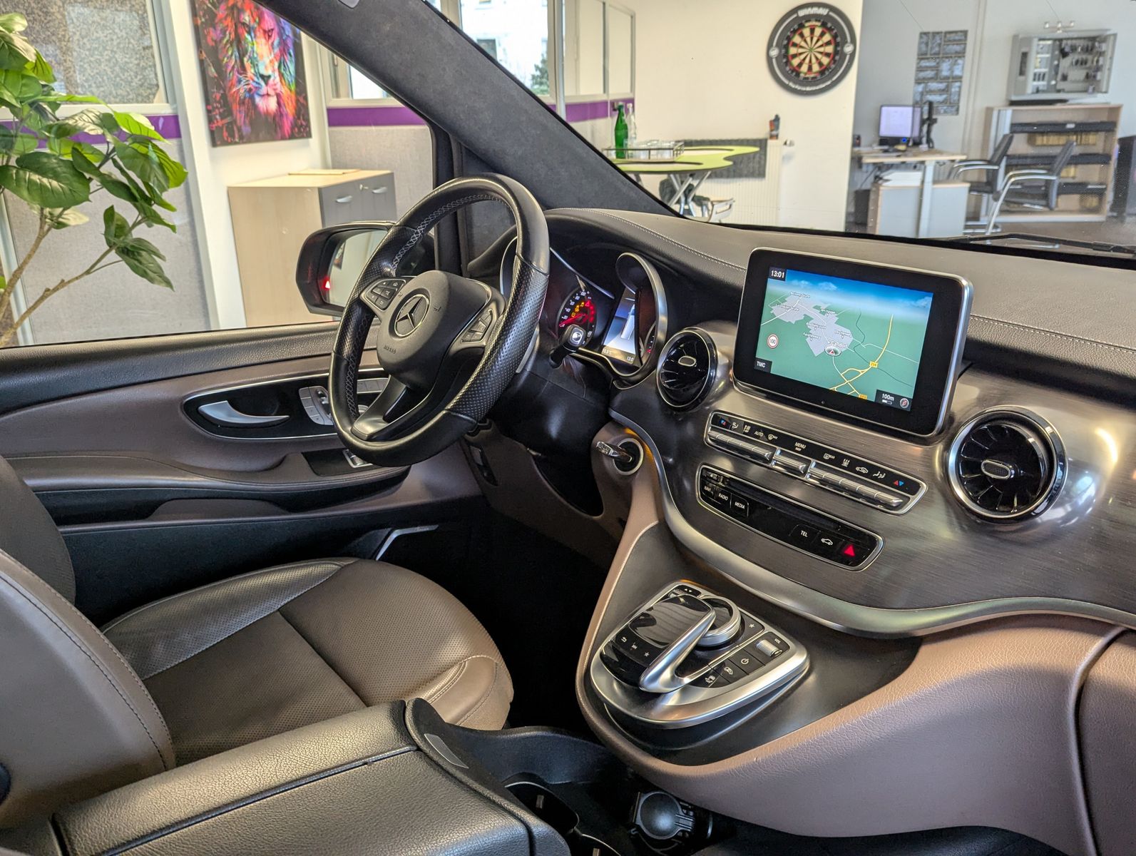 Fahrzeugabbildung Mercedes-Benz V 300 d EXCLUSIVE 4M lang Pano Nappa AHK VOLL 19