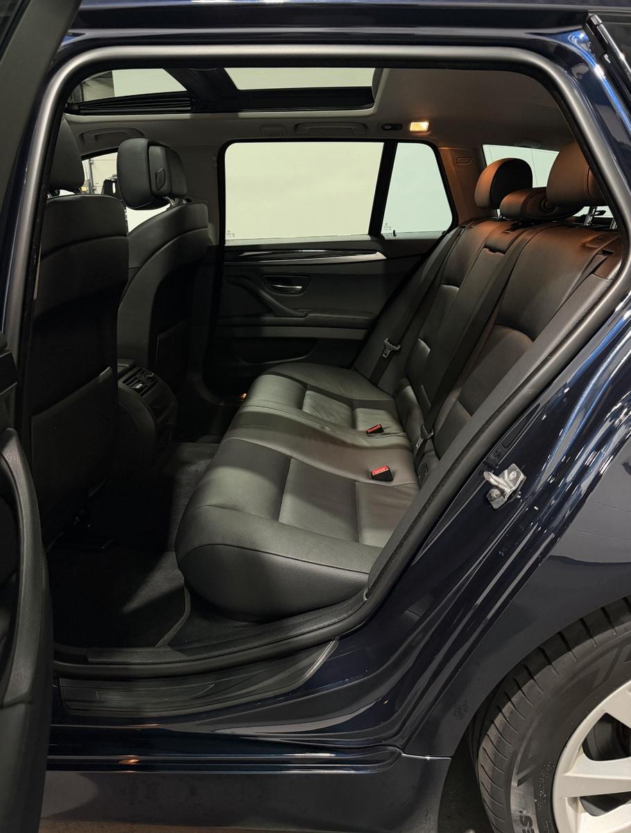 BMW 525 d Touring 218 ch • BVA • Pano • Cuir • Bi-Xénon • Attelage