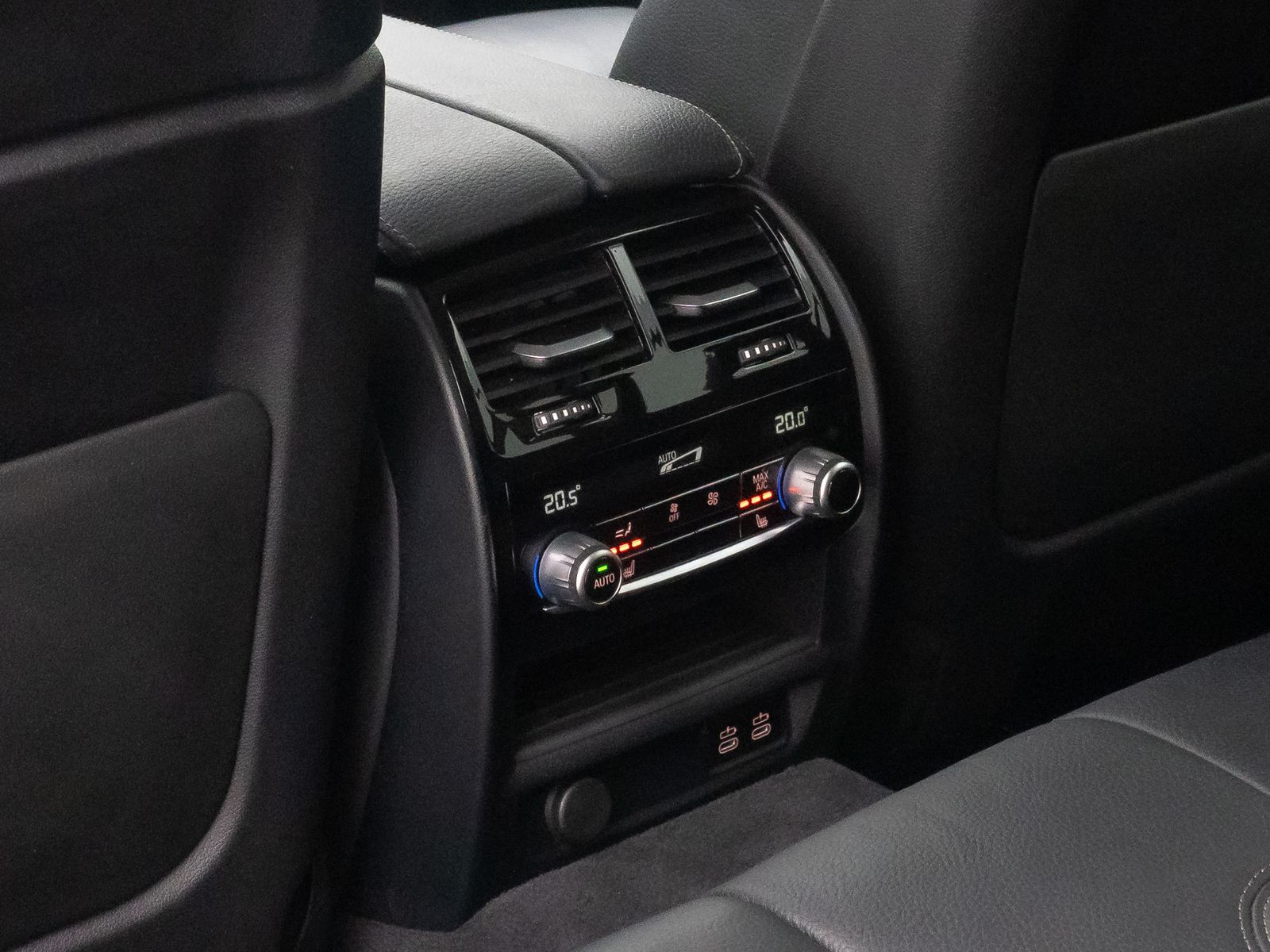 Fahrzeugabbildung BMW 520d Luxury Line DAB Kamera HUD Laser SoftClose