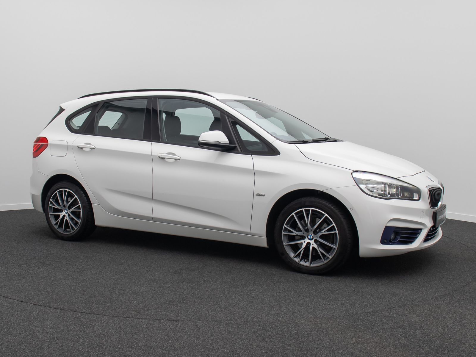 Fahrzeugabbildung BMW 218i Active Tourer Sport Line ParkAssis Navi LED