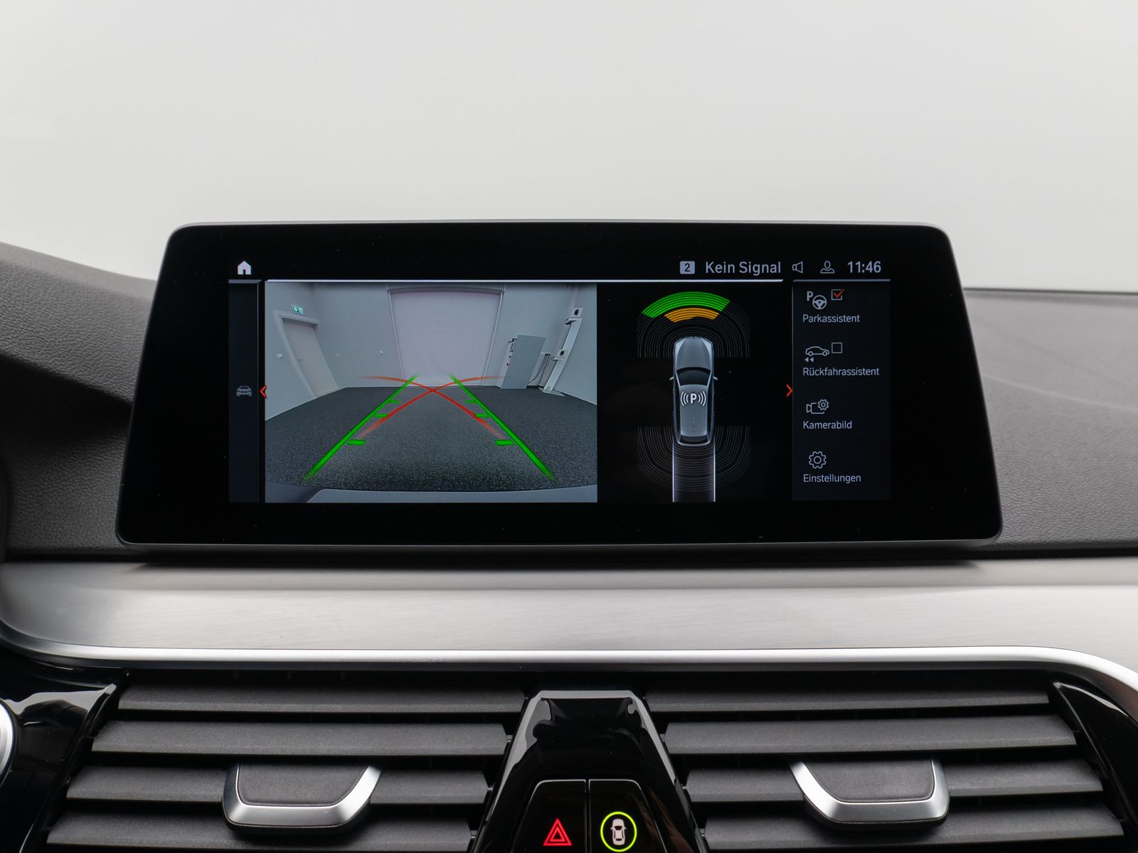 Fahrzeugabbildung BMW 520d xD Kamera HUD DAB H/K Fernlichtassist Alarm