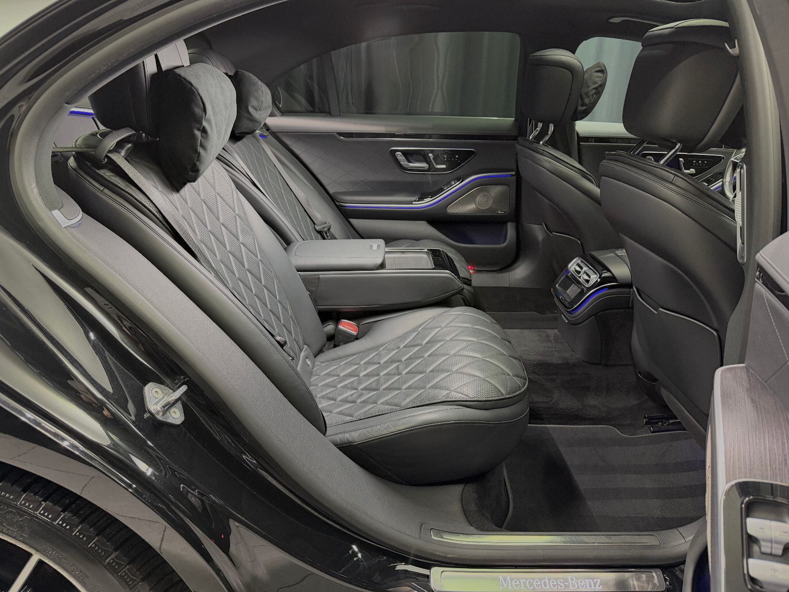 Fahrzeugabbildung Mercedes-Benz S 400 d Limousine L 4Matic|Burmester|MASSAGE|HuD