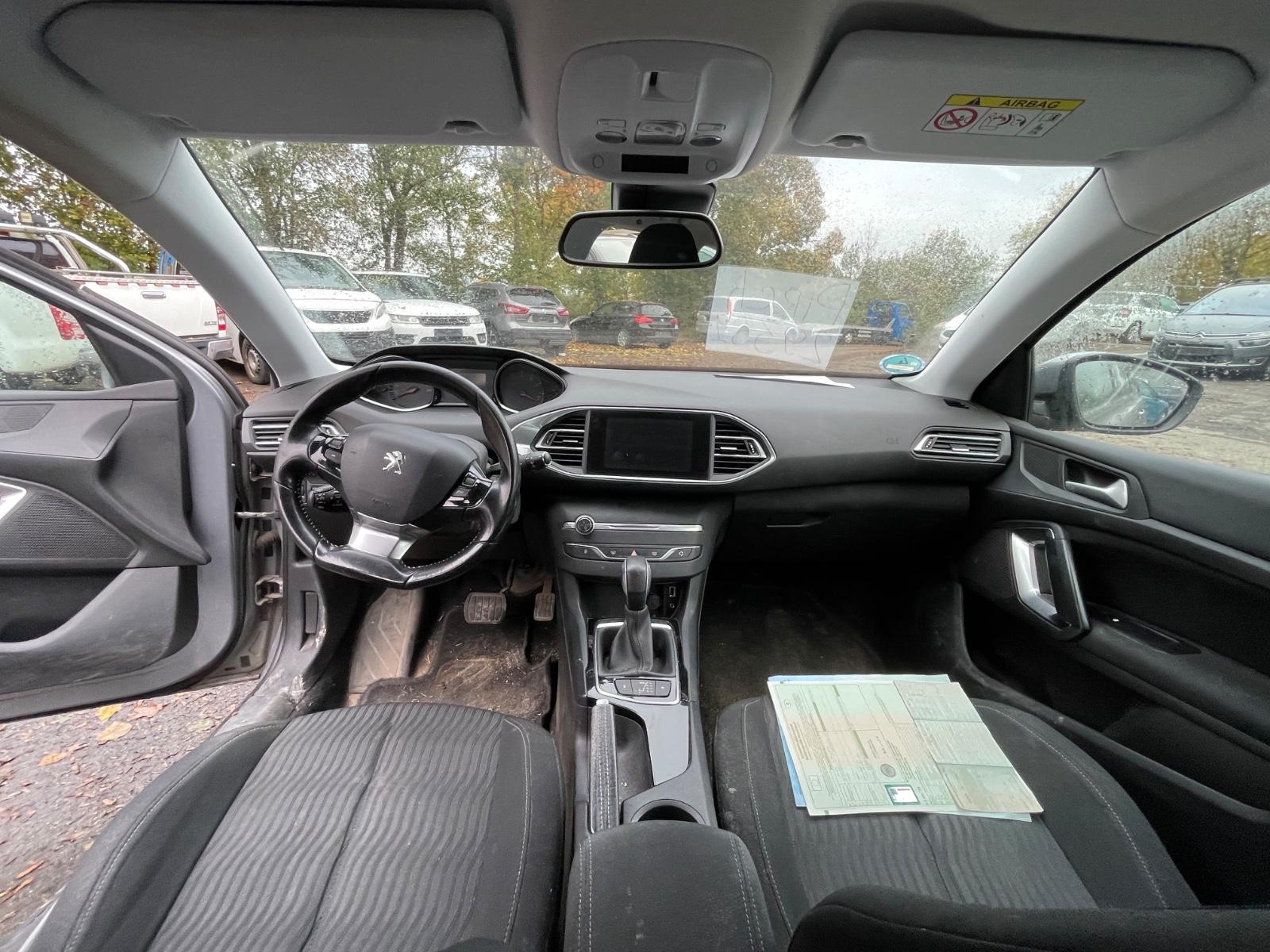 Peugeot 308 2015 — photo 11
