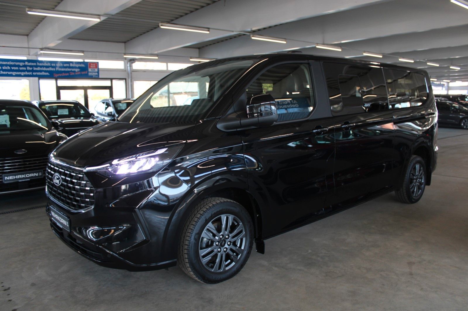 Fahrzeugabbildung Ford Tourneo Custom L2 Titanium LED AHK ACC WinterPak