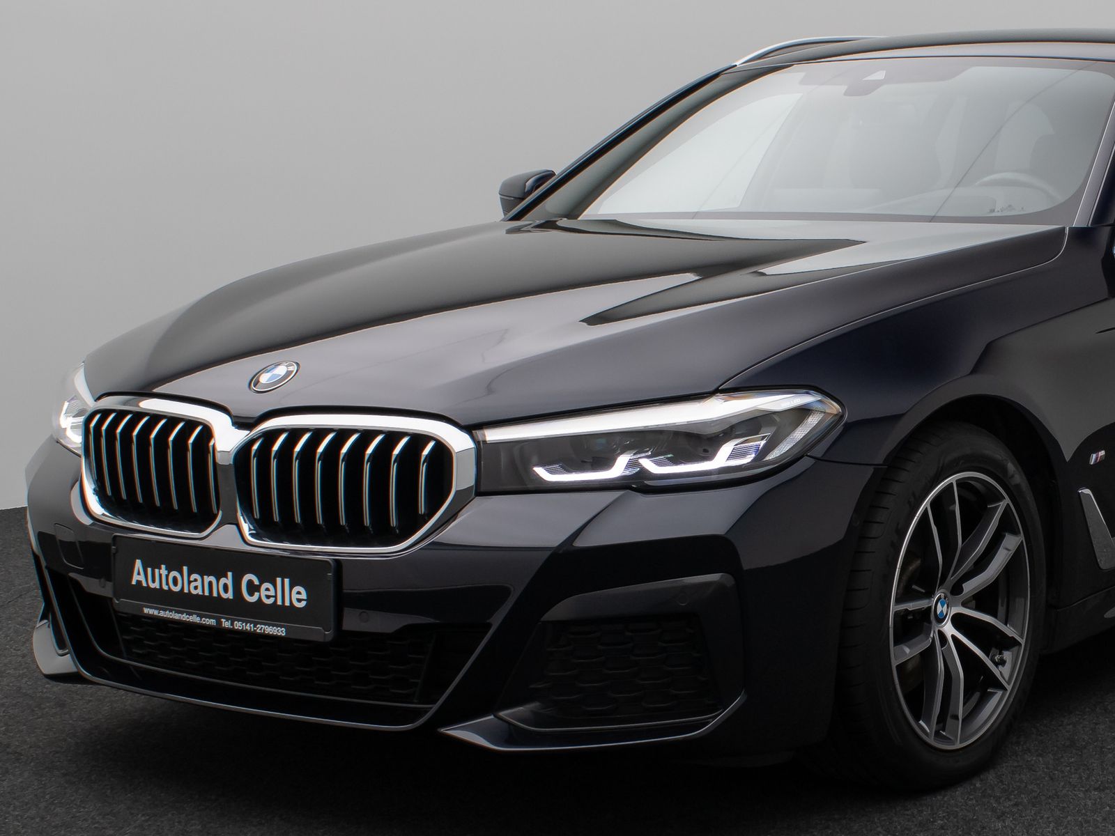 Fahrzeugabbildung BMW 520d xD M Sport Kamera HUD DAB 4xKlima Alarm AHK
