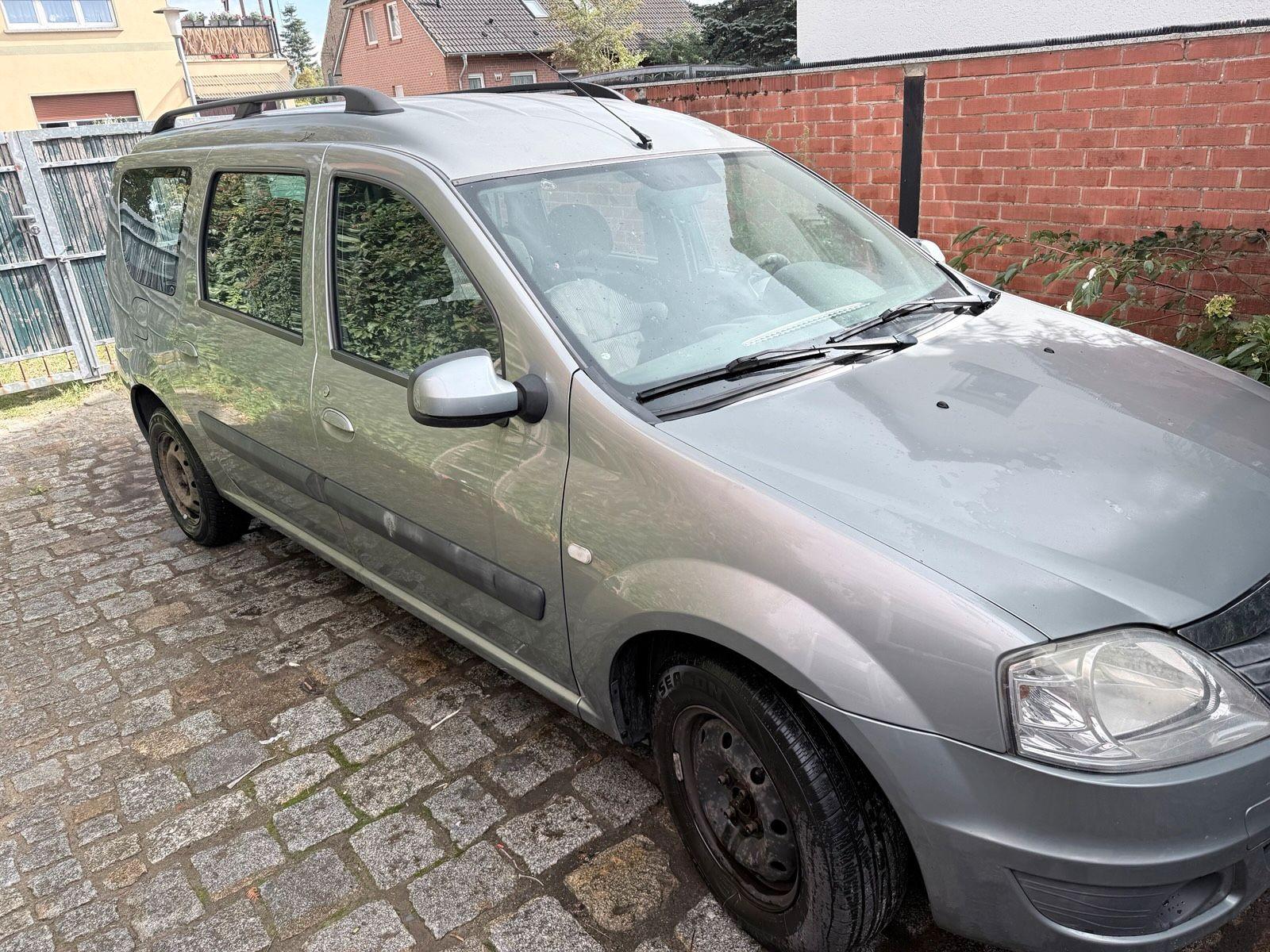 Dacia Logan 2009 — rear view