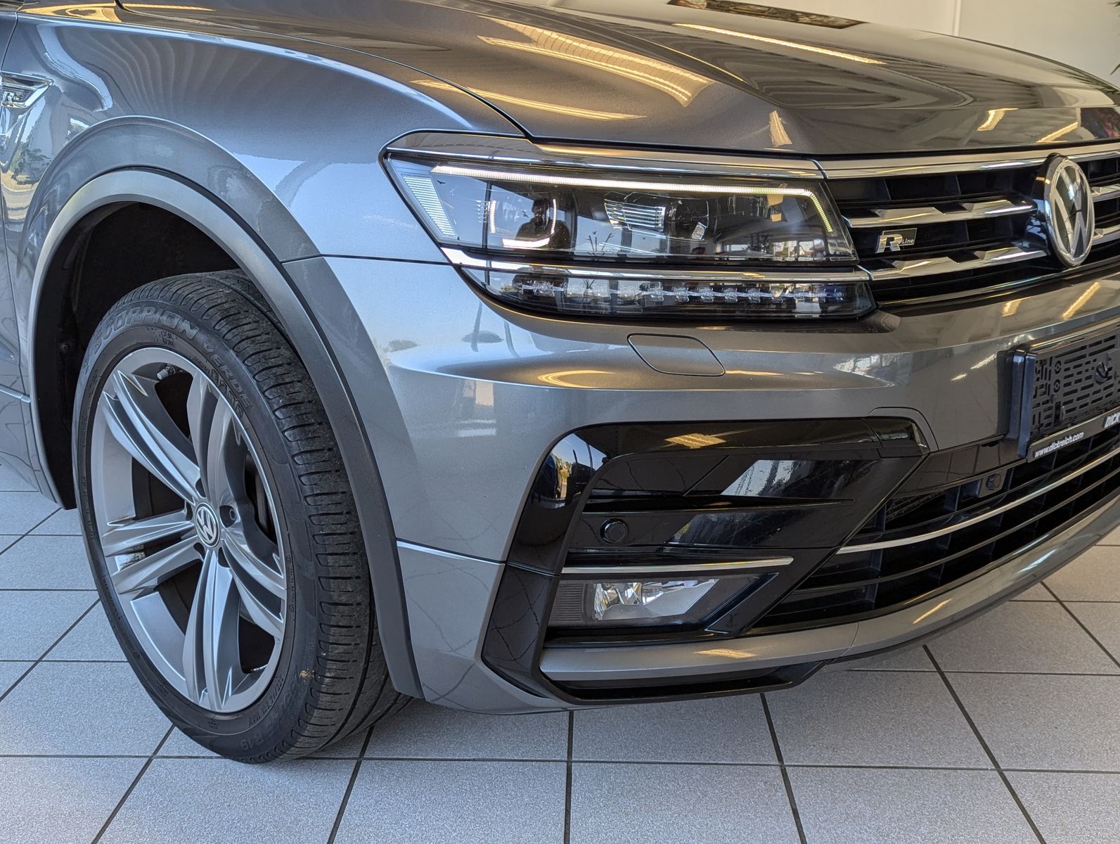 Fahrzeugabbildung Volkswagen Tiguan Allspace TDI DSG 4M 2x R-Line Pano 19 AHK