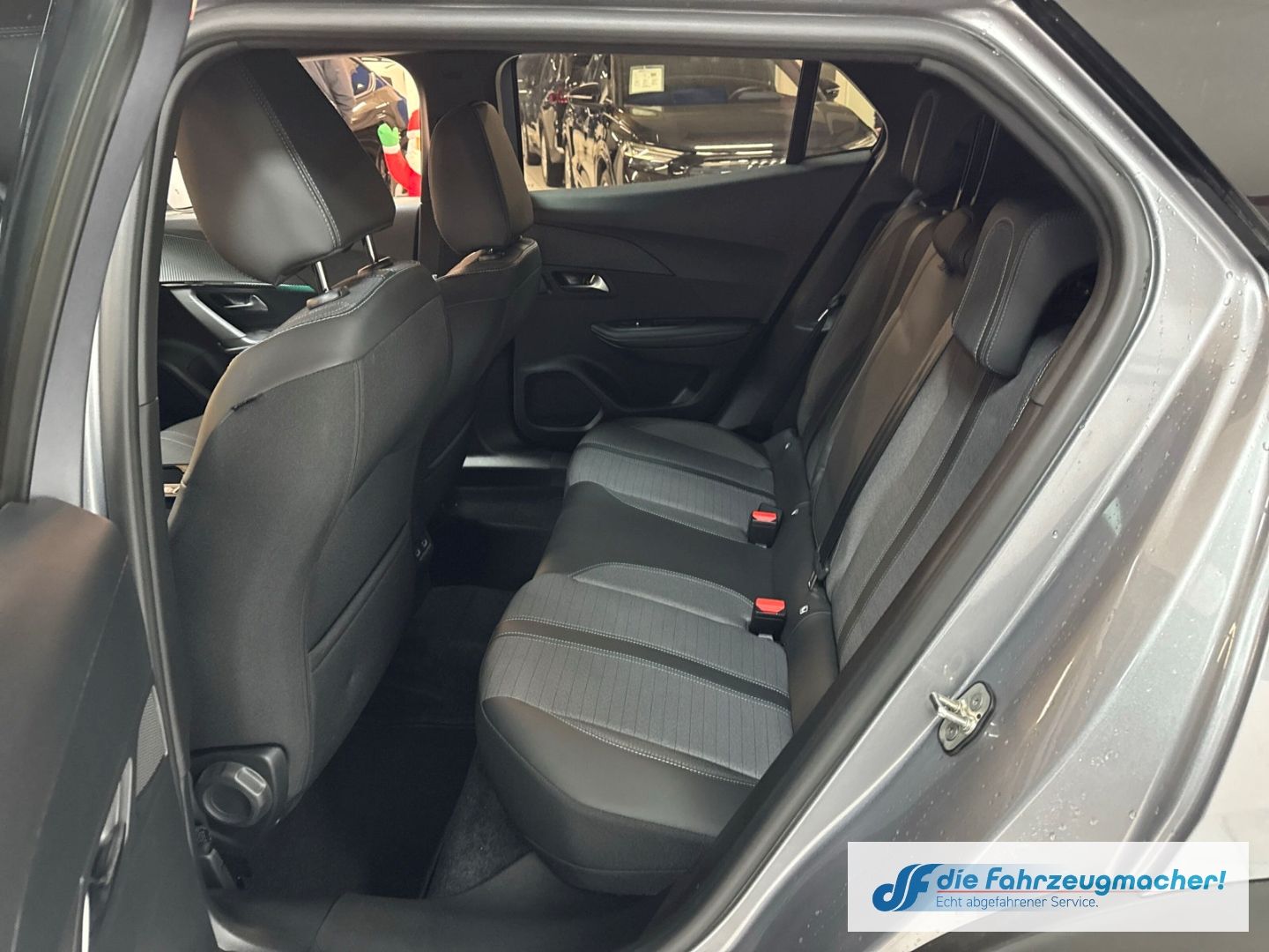 Fahrzeugabbildung Peugeot 2008 e- Allure Pack Navi LED Apple CarPlay Andro