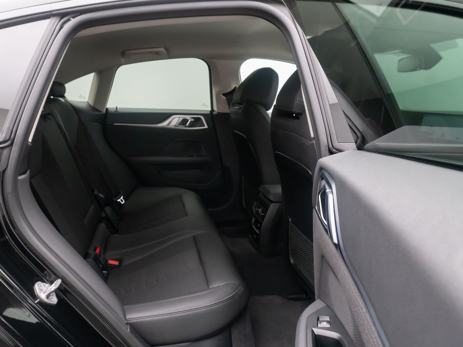Fahrzeugabbildung BMW i4 eD40 Gran Coupe DAB Kamera Widscreen Sportstz