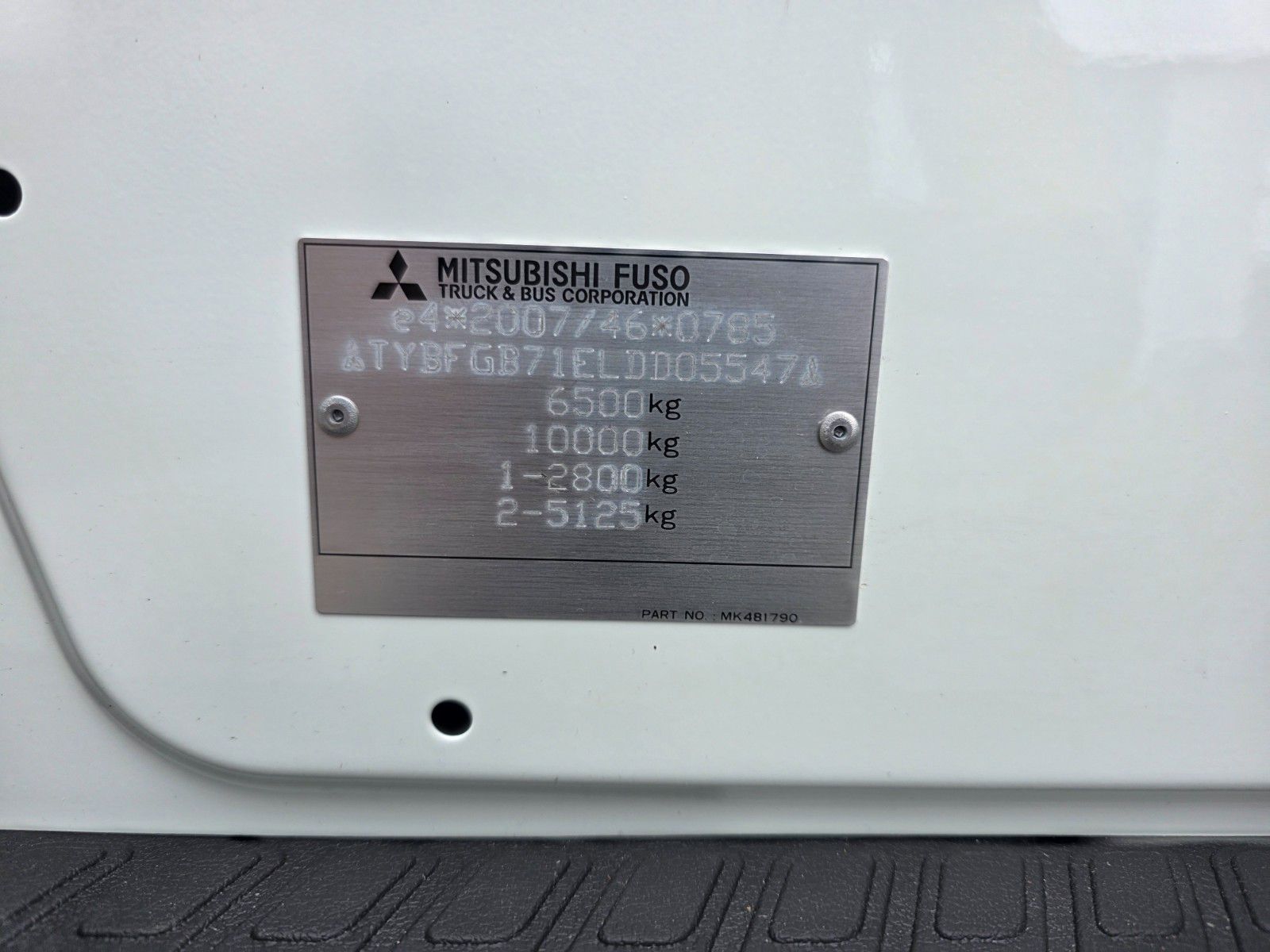 Fahrzeugabbildung Mitsubishi Fuso Canter 6C18D DoKa 4x4 Kran Atlas 65.2 - A2