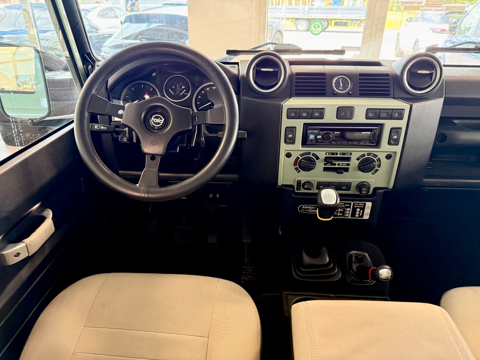 Fahrzeugabbildung Land Rover Defender 110 Heritage Station Wagon 7-Sitzer/AHK