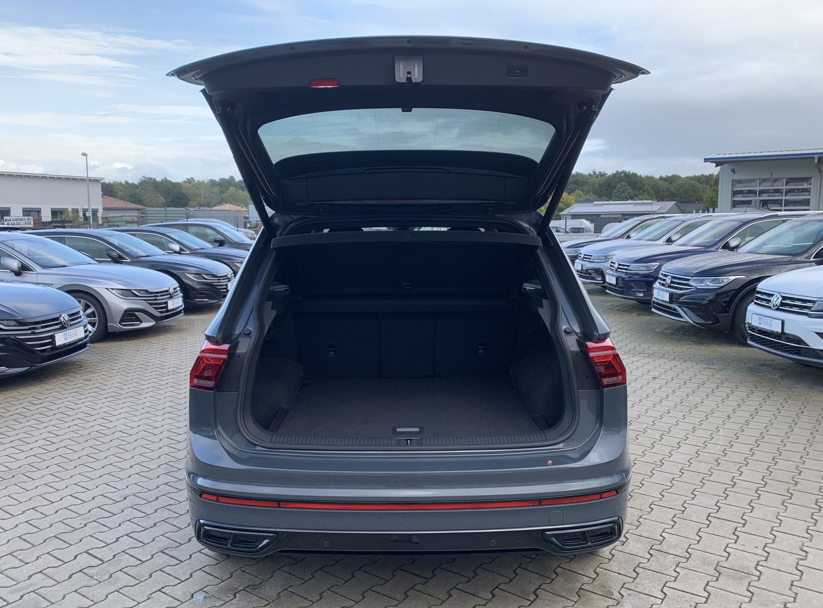 Fahrzeugabbildung Volkswagen Tiguan 2.0 TDI*R-Line*4Motion*Leder*AHK*Cam*Navi