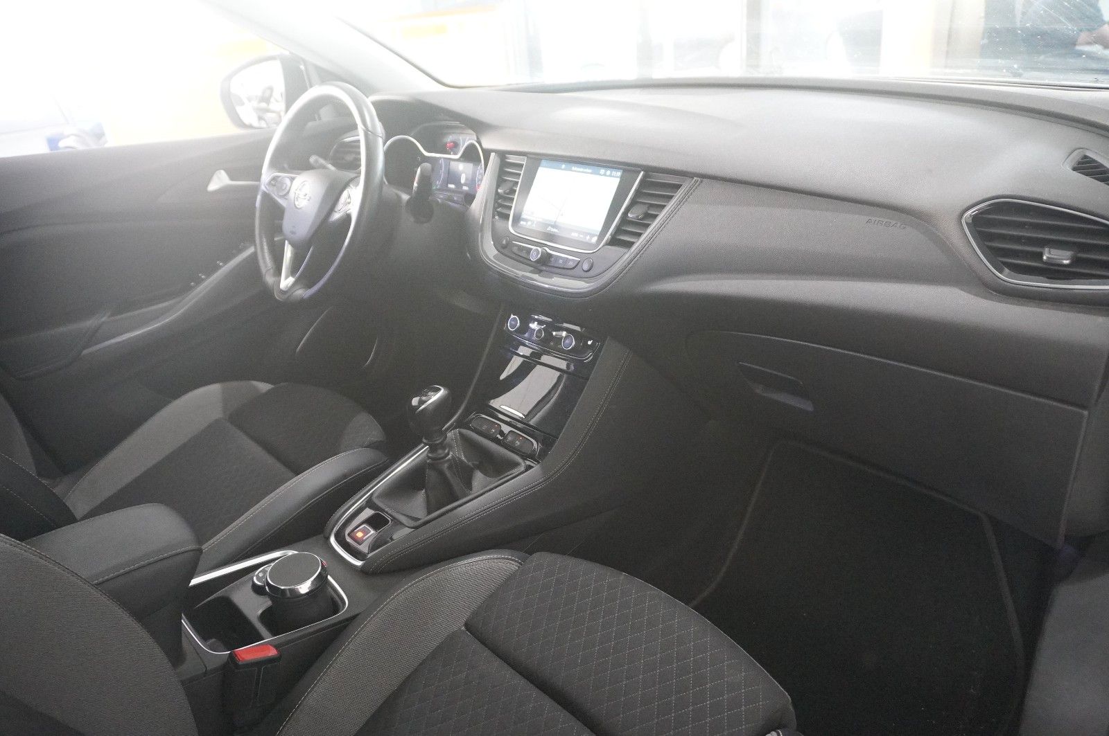Fahrzeugabbildung Opel Grandland (X) 1.2T INNOV. NAVI/LED/KAMERA/PANO.