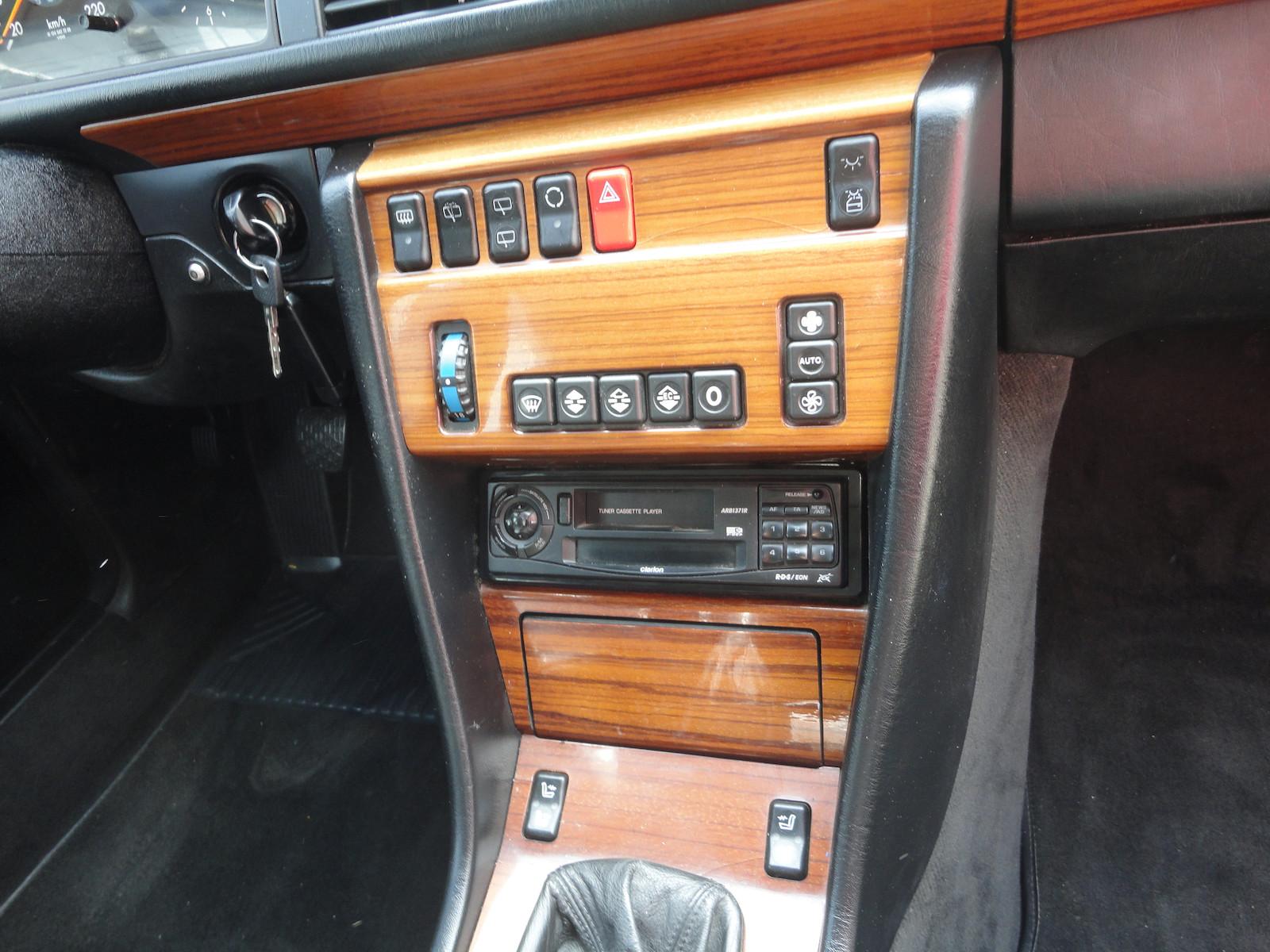 MERCEDES-BENZ E 230 TE 136 ch BVM - CLIM - CUIR - TOIT OUVRANT - 166000 KM