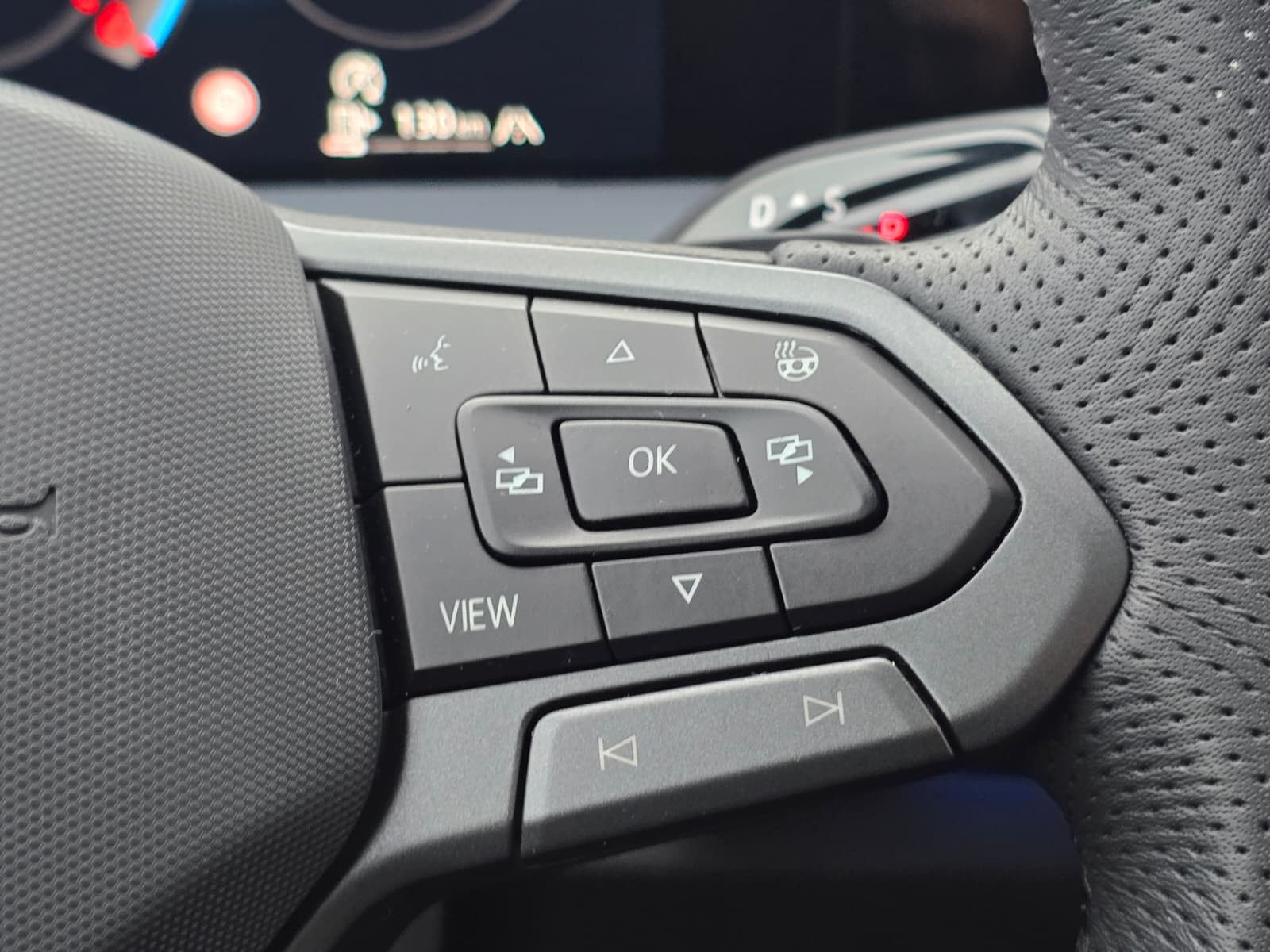 Fahrzeugabbildung Volkswagen Tayron 2.0 TDI 4M R-Line BLACK*7Si*MATRIX*PANO