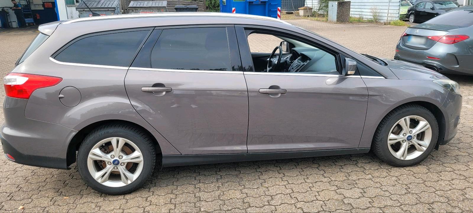 Ford Focus 2012 — photo 12