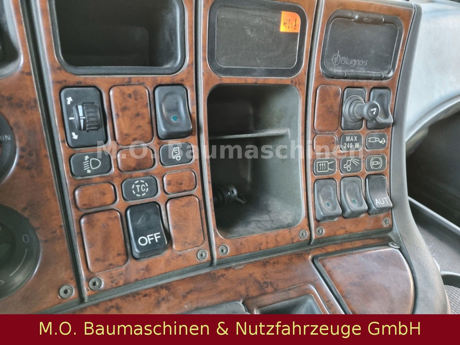 Fahrzeugabbildung Scania 420 - 124 L / Euro 3 / EPS /