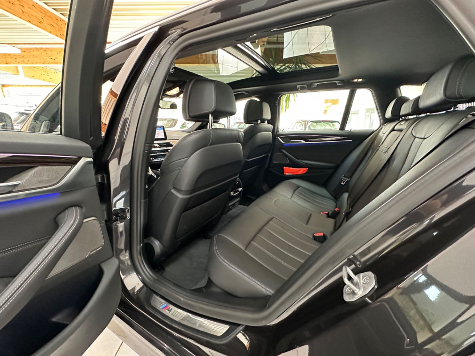 Fahrzeugabbildung BMW 530 d xDrive Touring  M Sport *Pano*Klima*Sport*