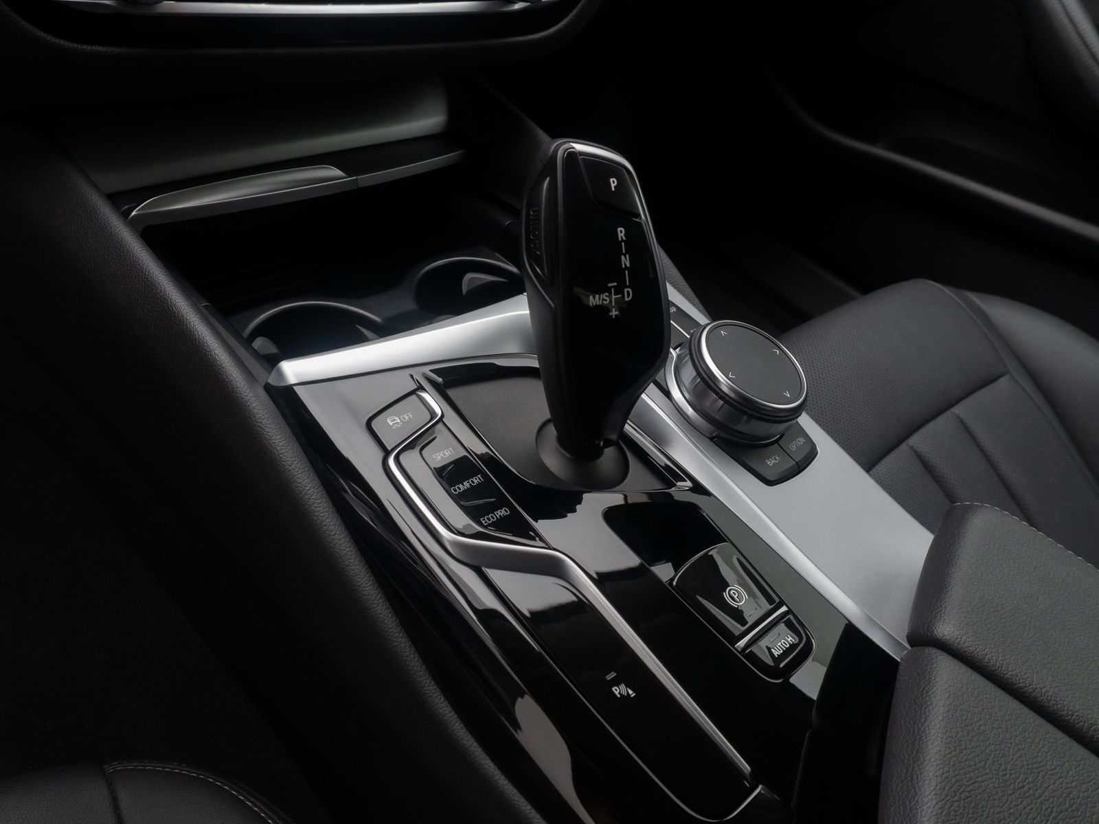 Fahrzeugabbildung BMW 520i Kamera DAB CockPitPro StandhzgAlarm LED