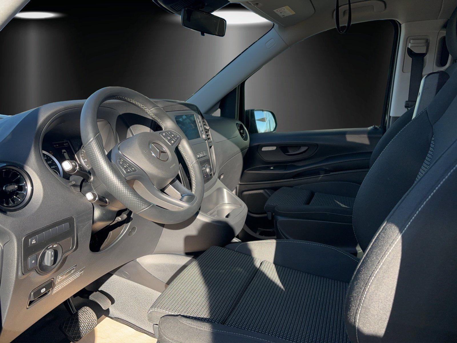 Fahrzeugabbildung Mercedes-Benz Marco Polo 220d ACTIVITY Eigenausbau Küche Solar