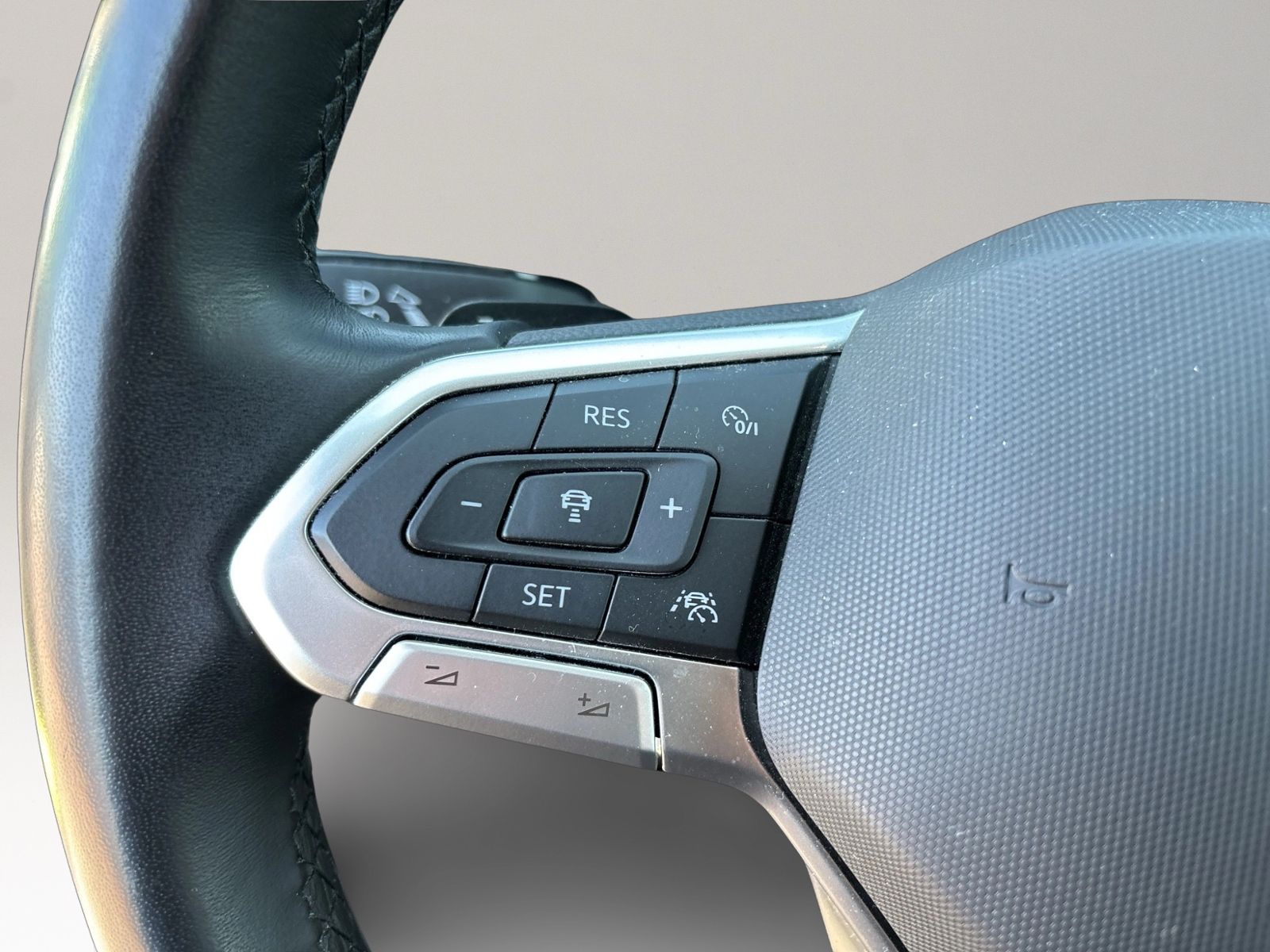 Tiguan Elegance 4Motion 2.0 TDI, AHK, Navi, Matr