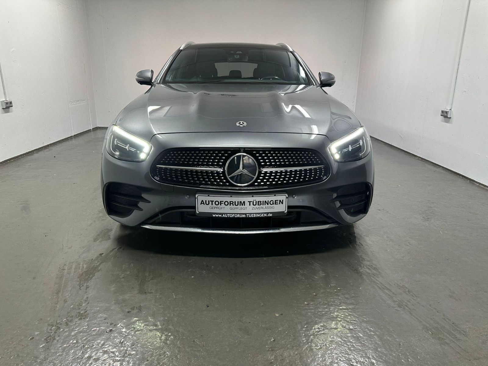 Fahrzeugabbildung Mercedes-Benz E 400 d 4MATIC T *AMG-LINE*PANO*AHK*LEDER*