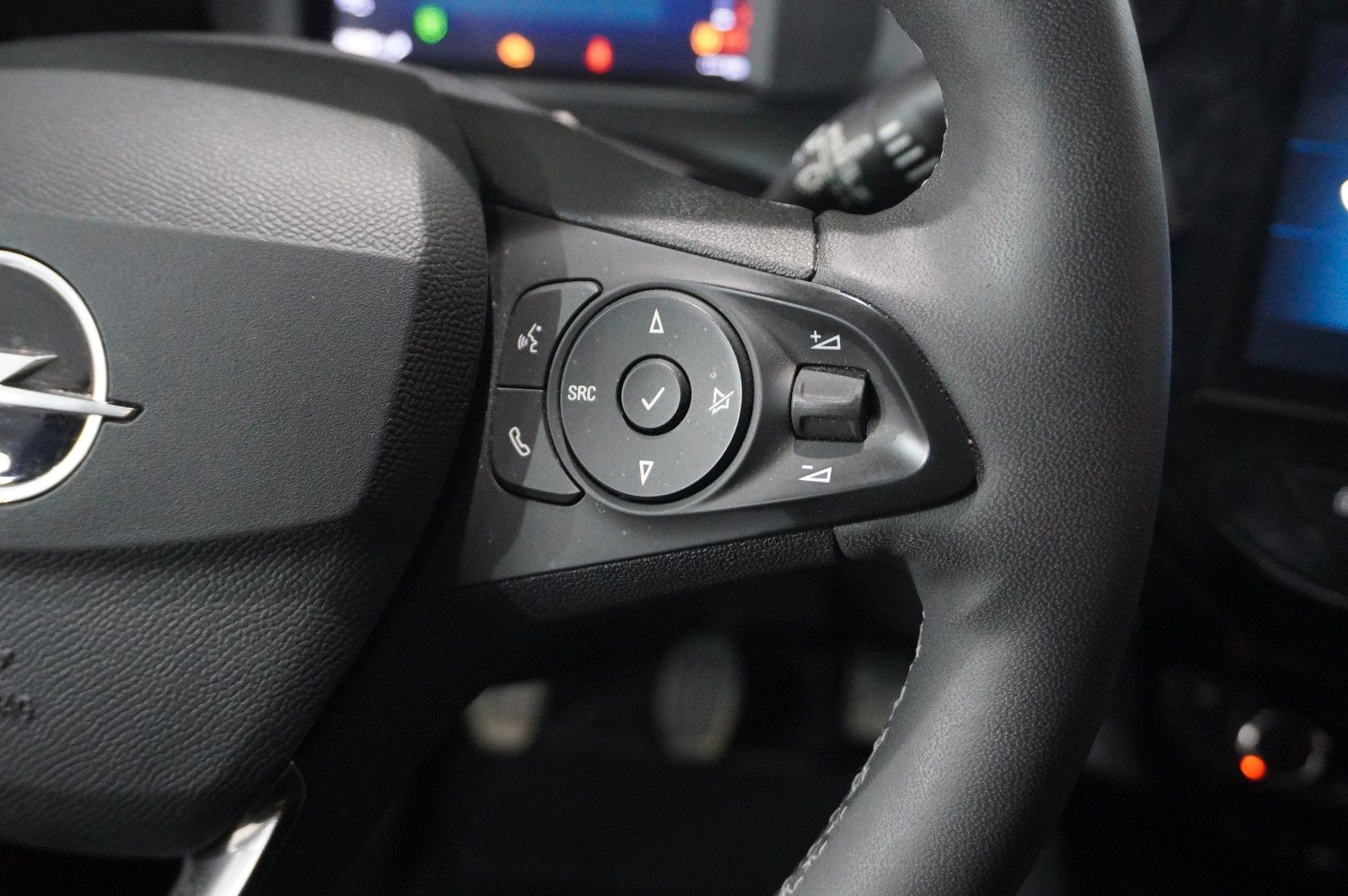 Fahrzeugabbildung Opel Corsa F 1.2 FACELIFT NAVI/LED/KAMERA/VIRTU./DAB+