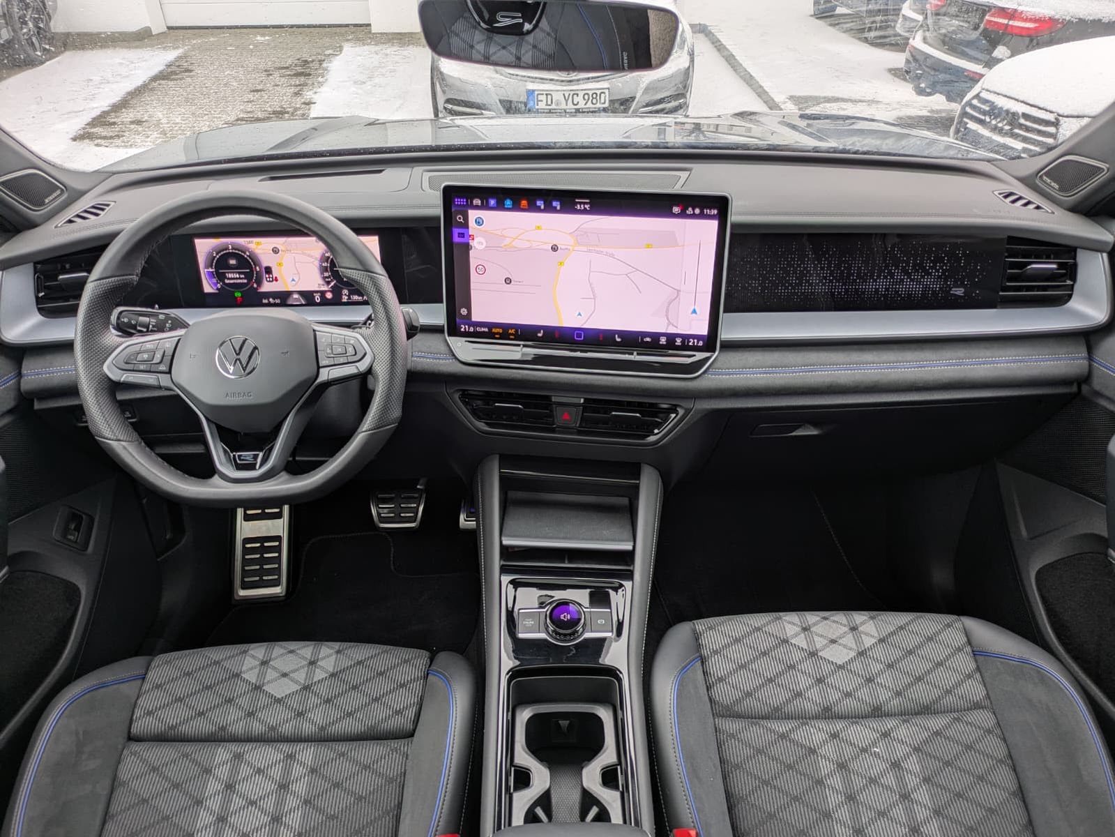 Fahrzeugabbildung Volkswagen Tayron 2.0 TDI 4M R-Line BLACK*7Si*MATRIX*PANO