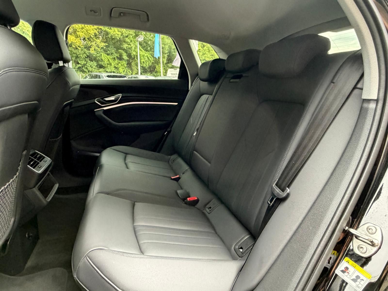 Fahrzeugabbildung Audi e-tron 55 QUATT S LINE LUFT+LED+SHZ+KAM+B&O+21"