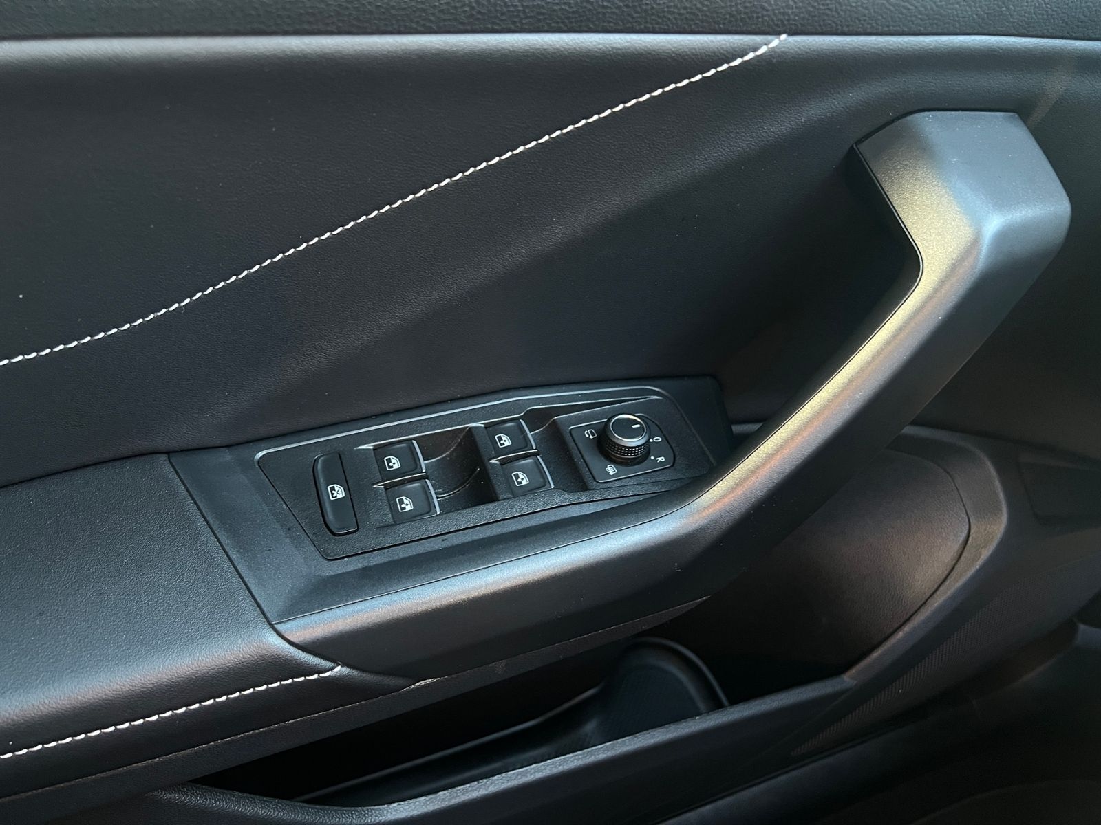 Fahrzeugabbildung Volkswagen T-Roc GOAL 1.0 TSI *Plus-Paket, LED, ACC, Navi,