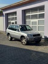 Toyota RAV 4 - 5 Türer - CarPlay - Kamera - viel Neu - Toyota RAV 4: Türer