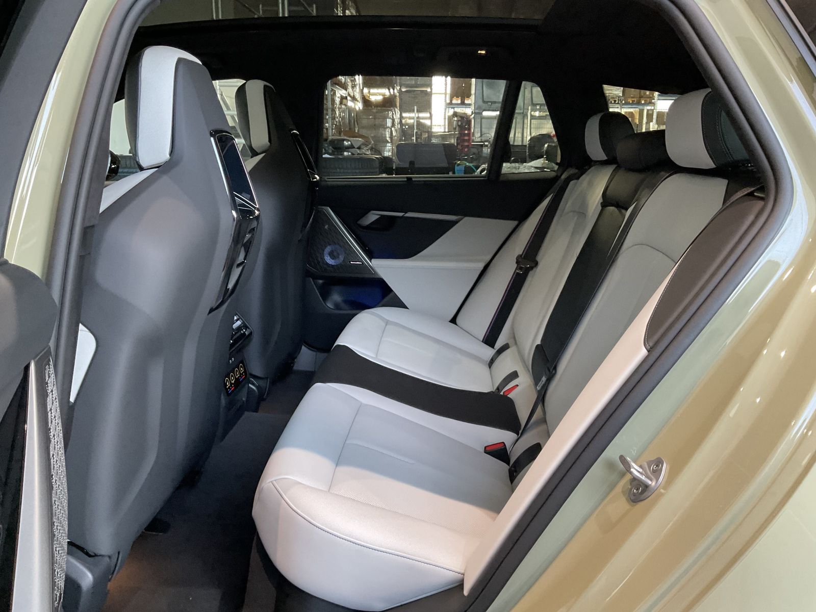 Fahrzeugeinzelansicht 13 Fahrzeugabbildung BMW M5 Touring 0,5% Versteuerung! Individuallack°Sit