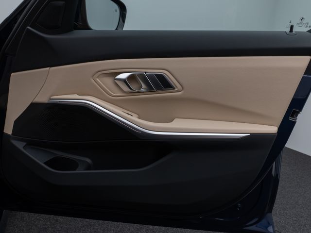 BMW 330, 2023 — 31