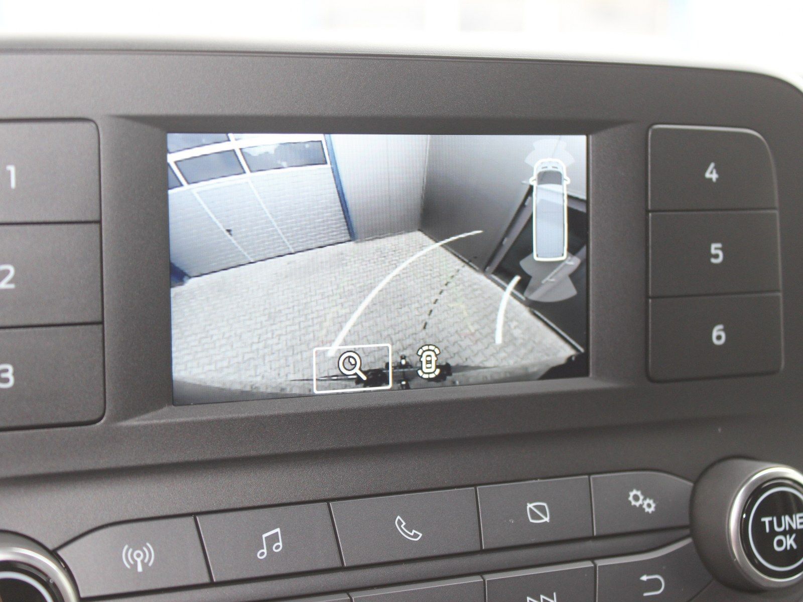 Fahrzeugabbildung Ford Transit 330 L2 Trend 2,0 TDCi DPF Mild-Hybrid