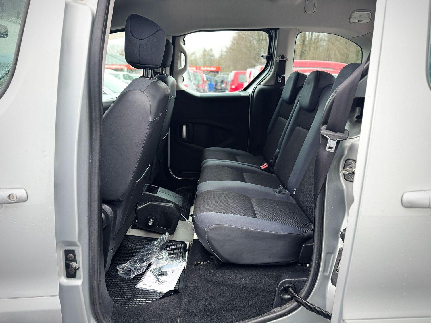 Peugeot Partner 'Behindertengerecht-Rampe'E.Seilwinde'Kl