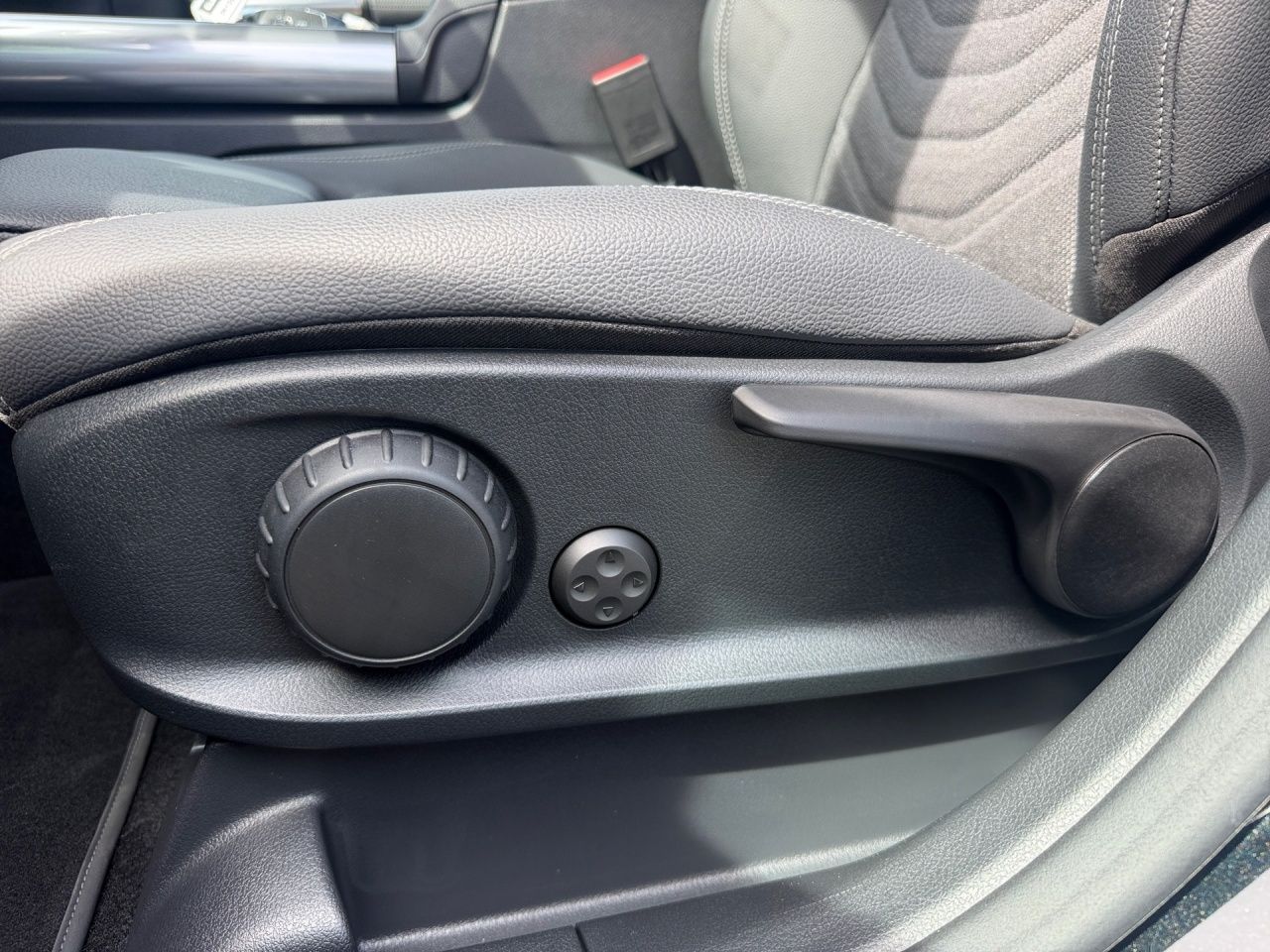 Fahrzeugabbildung Mercedes-Benz GLA 200 d AHK+KAMERA+MULTIBEAM+EASYPACK+