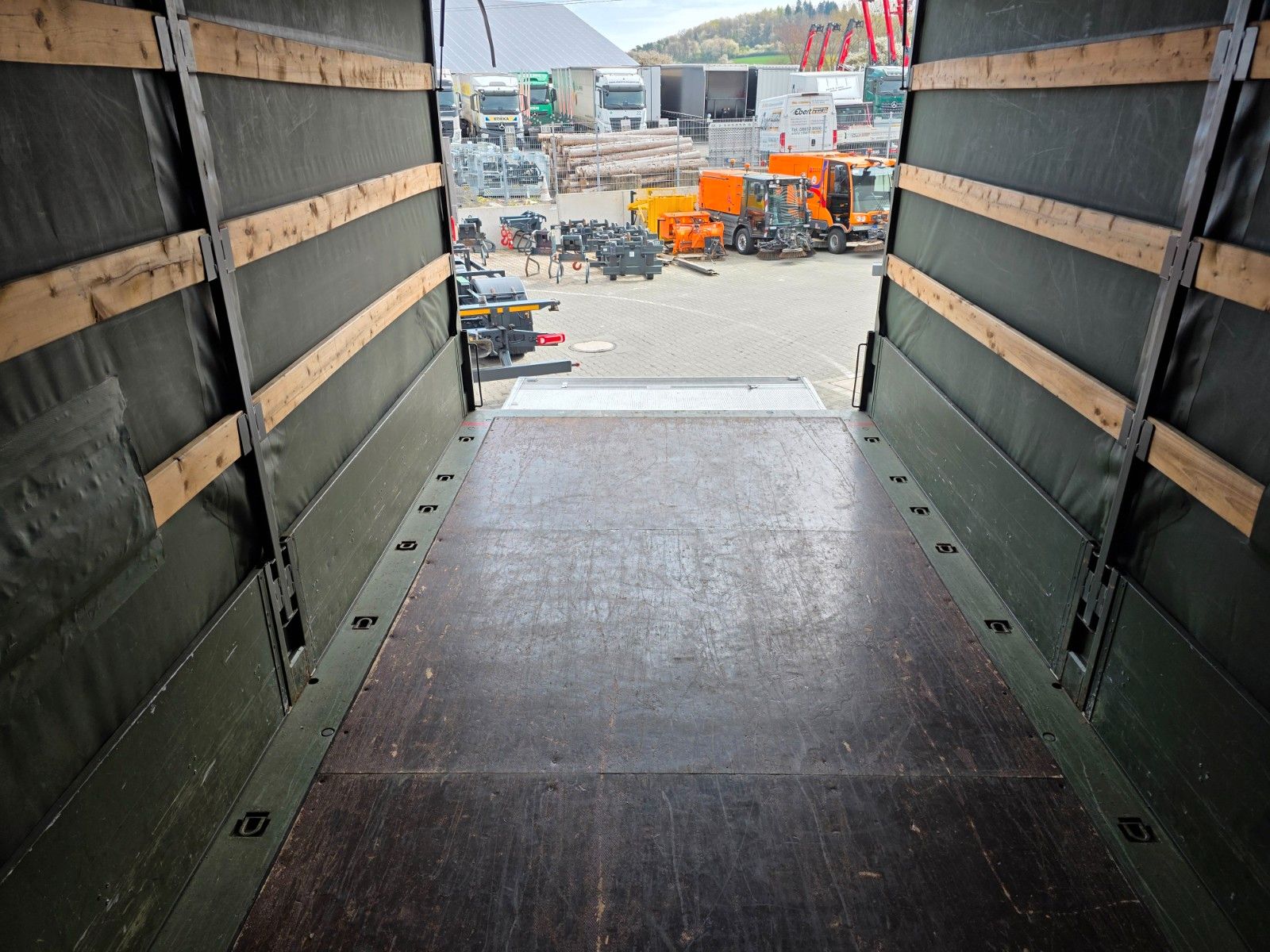 Fahrzeugabbildung Iveco Eurocargo ML140E21 LBW 3 Sitze Differenziale