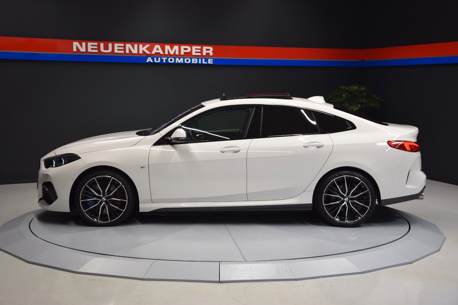 Fahrzeugabbildung BMW 218i M Sport Gran Coupe Panorama ACC H&k Memory
