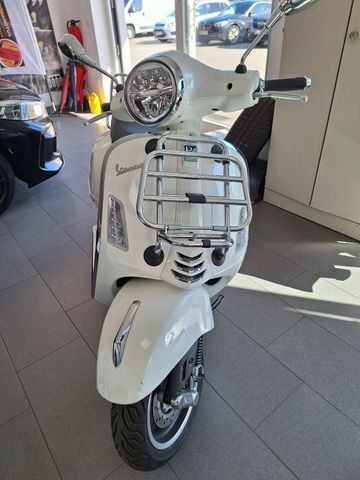Piaggio Vespa GTS 125 Super