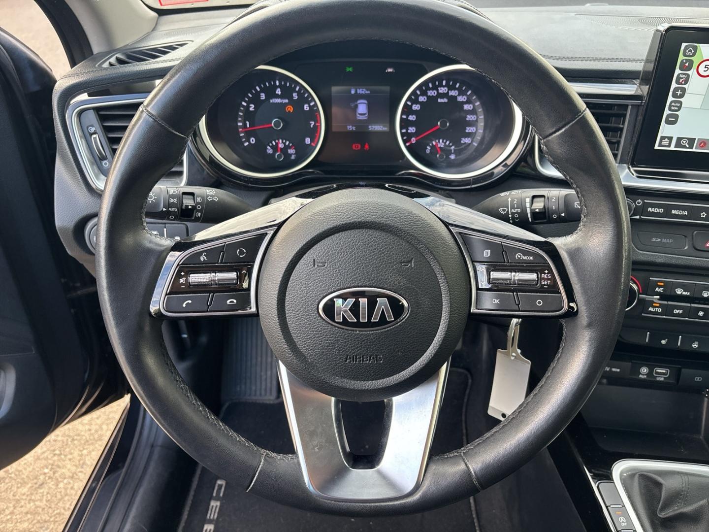 Kia Ceed_sw Vision 1.4 T NAV KOMF CarPlay Android Au