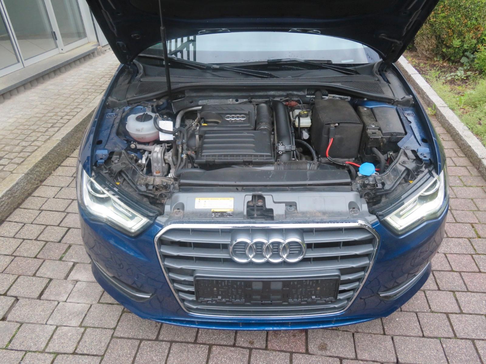 Audi A3 1.4TFSI ultra SPORT XENON NAVI ALCANTARA AHK