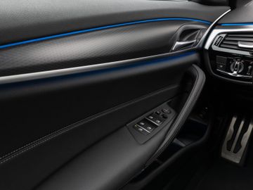 Fahrzeugabbildung BMW 530e M Sport Kamera Laser HUD DAB HiFi Komfort