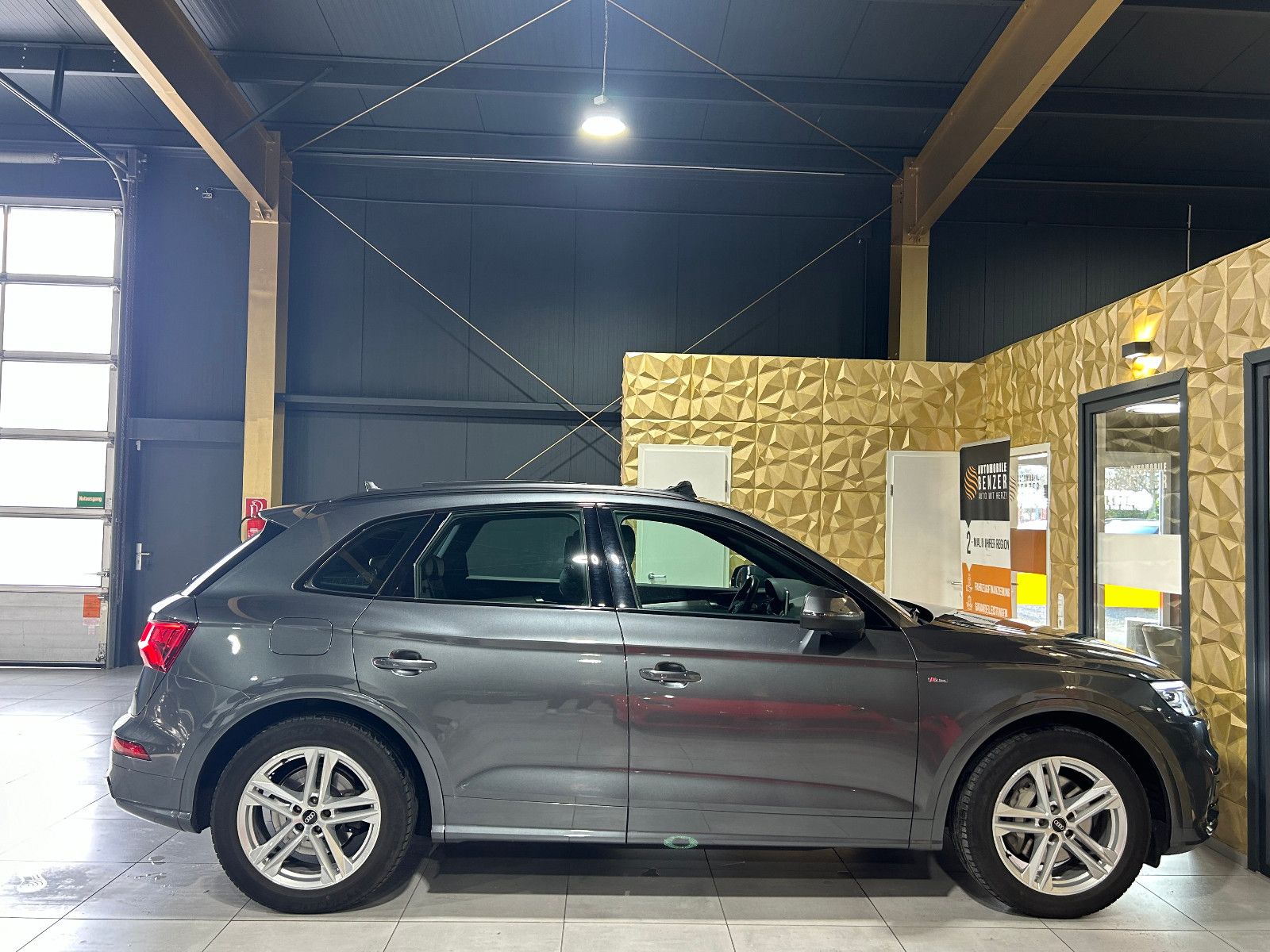 Fahrzeugabbildung Audi Q5 50 TFSI e quattro sport/S-LINE/PANO/ACC78-FAC