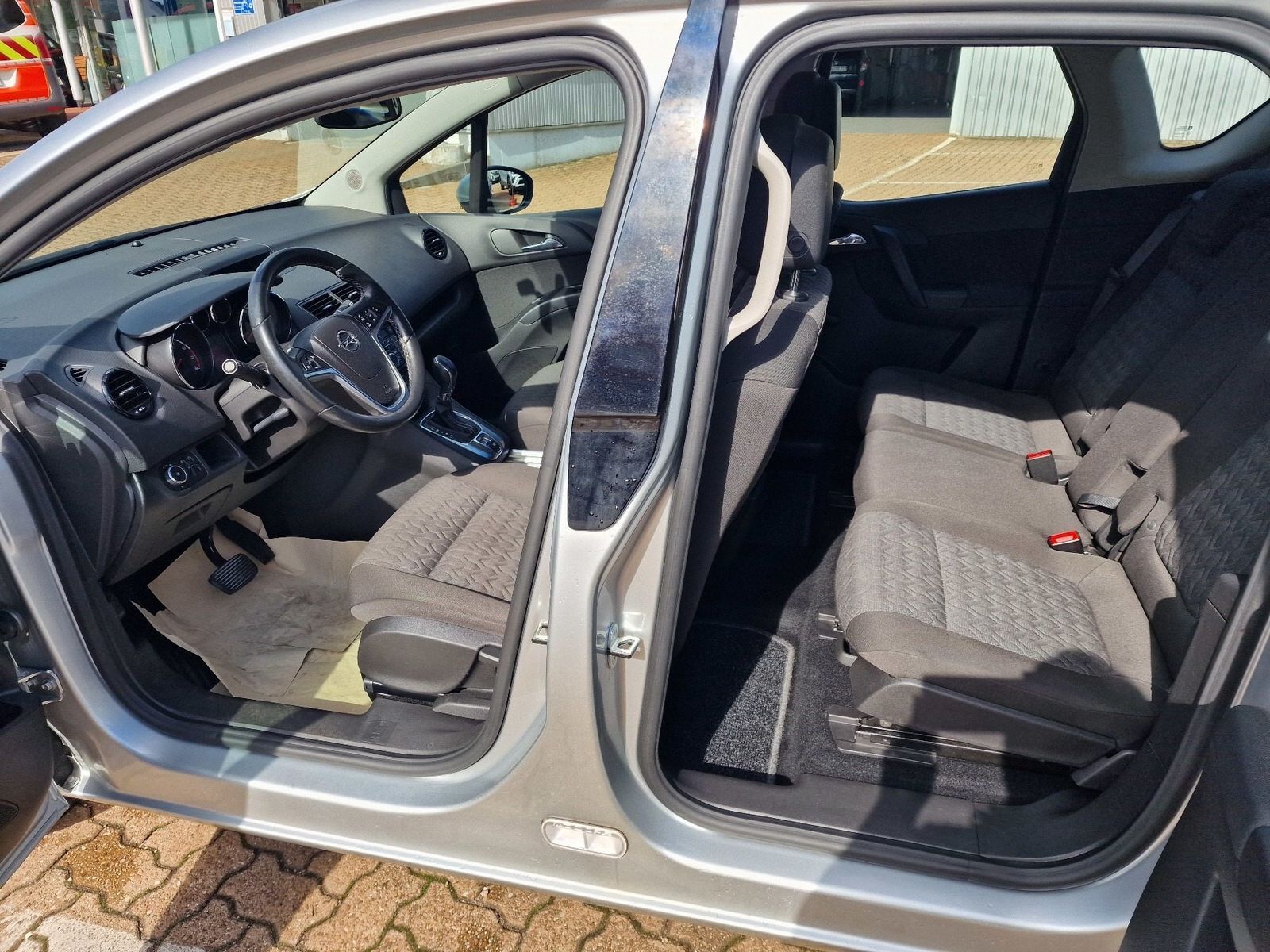 Fahrzeugabbildung Opel Meriva B Active, Automatik,Sitzheizung