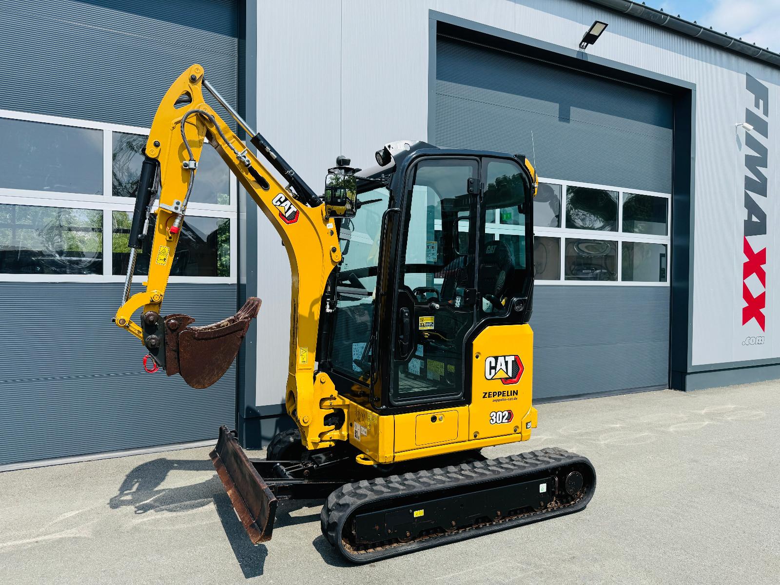 CAT 302 CR - 1. HAND