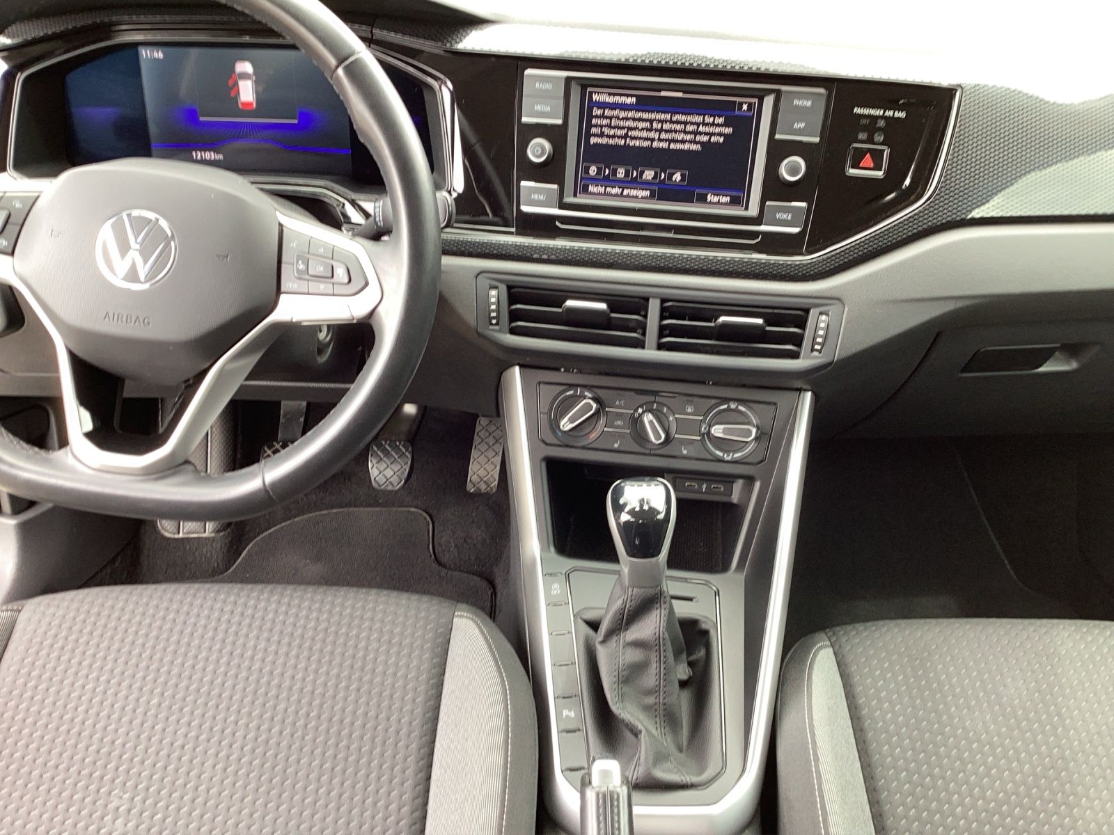 Fahrzeugabbildung Volkswagen Polo Life LED CarPlay Klima AID PDC SH LM