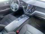 Volvo XC60 B4 2WD Momentum Mild-Hybrid Autom. Tempomat - Volvo XC60: 4.4