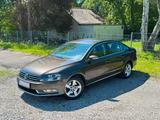 Volkswagen Passat Lim. Aut. NUR72tkm|NAVI*KLIMA*SHZ*PDC* - gebrauchte VW Passat aus dem Jahr 2012