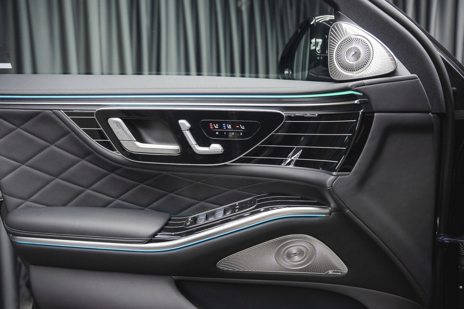 Fahrzeugabbildung Mercedes-Benz S 450 4M Lang MY27 Facelift AMG Plus Fond TV