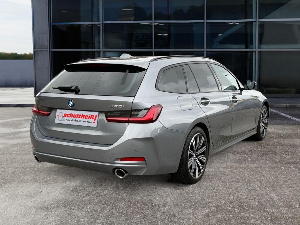 Fahrzeugabbildung BMW 320i Touring Aut.